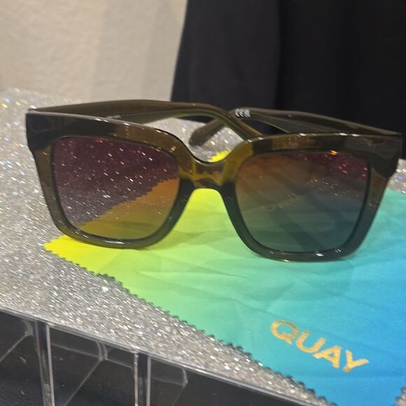Quay Australia Icy Oversized Sunglasses- Green Frame/Brown Lens - Picture 4 of 8